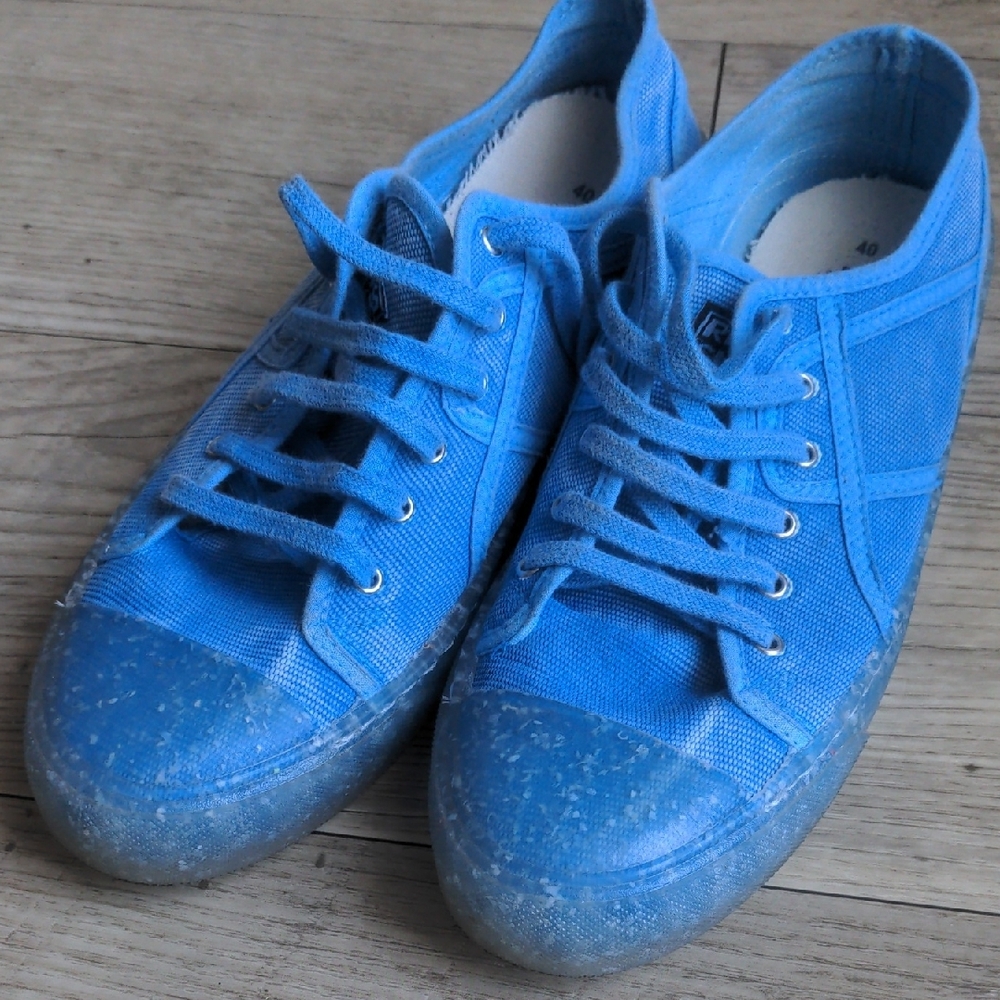 Like New Casual Women's Sneakers - Picture 13 of 13